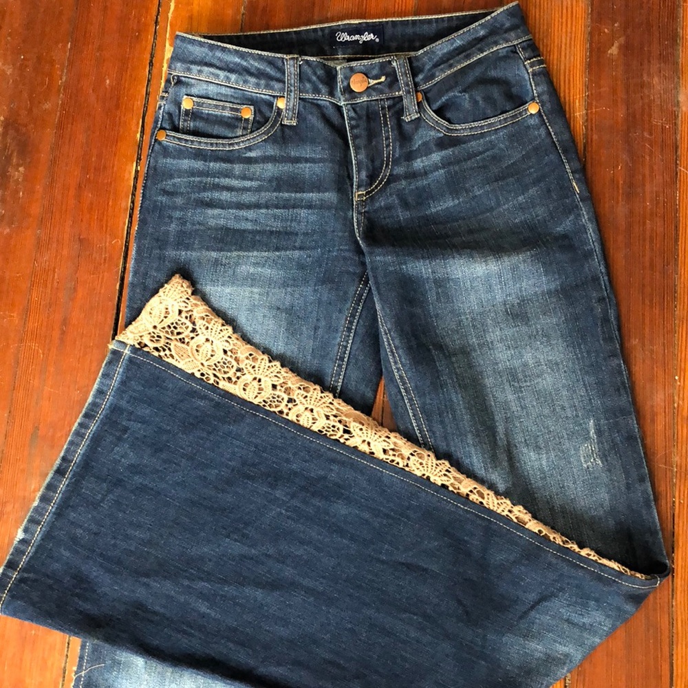 BEUTIFUL wrangler flare jeans!